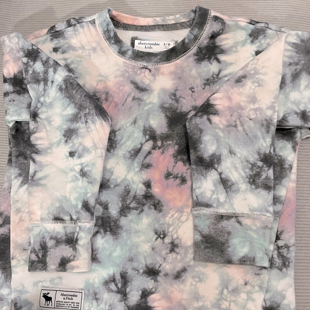 Abercrombie kids girls crew neck sweatshirt size 9/10 worn twice. Tie-dye.